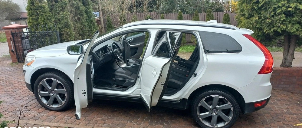 Volvo XC 60 cena 50900 przebieg: 246000, rok produkcji 2013 z Piaski małe 781